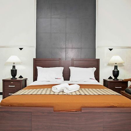 Reddoorz Near City Of Tomorrow Mall 수라바야 외부 사진